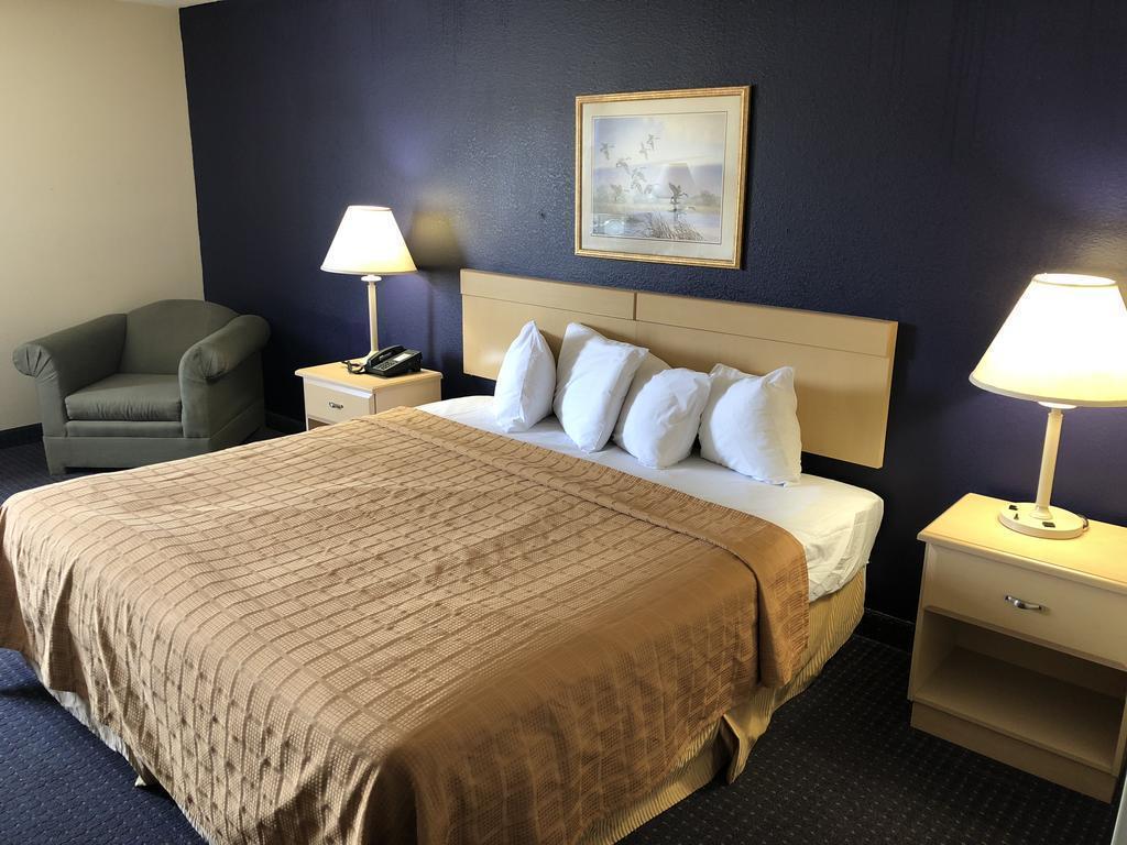 Days Inn By Wyndham Batavia Ohio Exterior photo