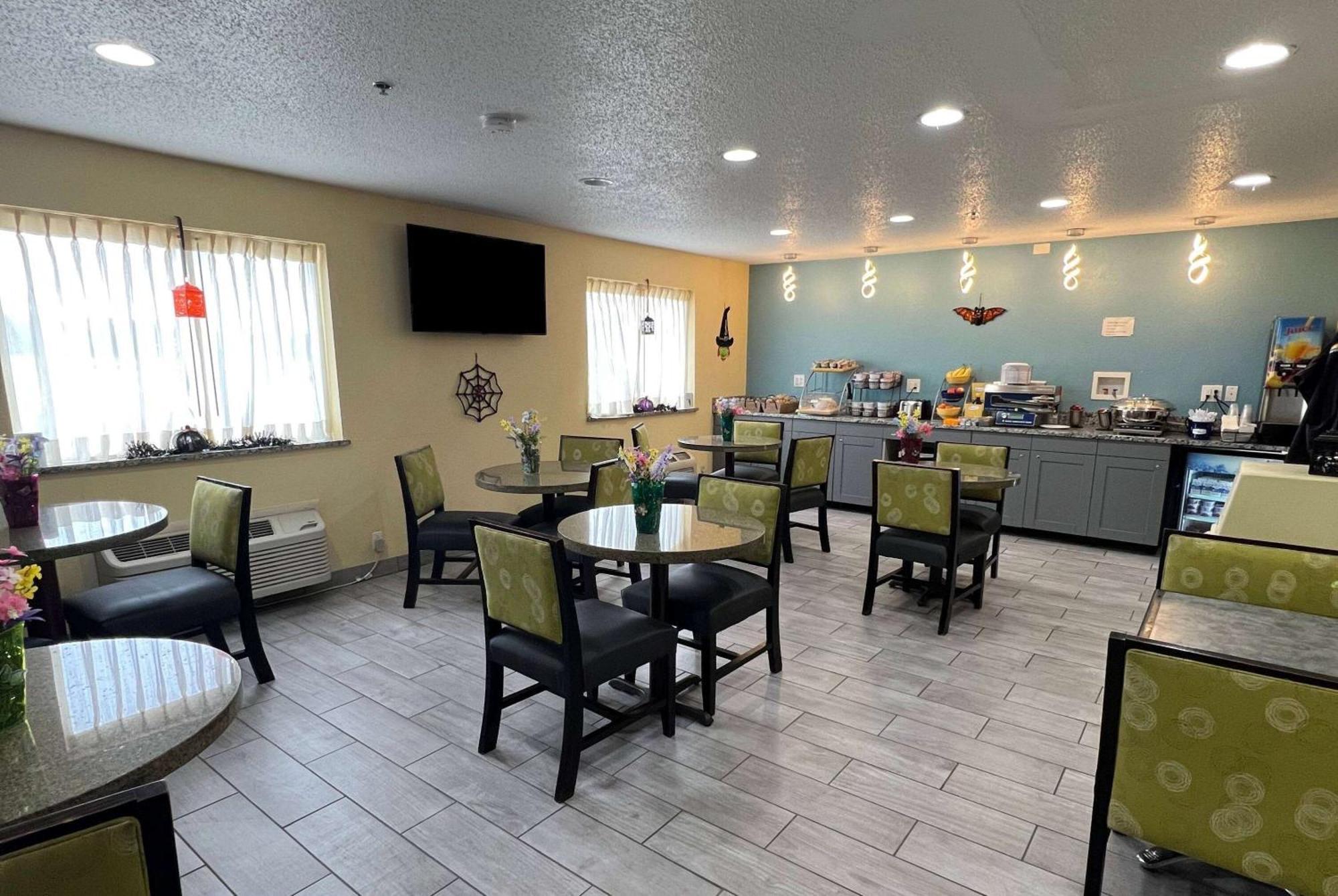 Days Inn By Wyndham Batavia Ohio Exterior photo