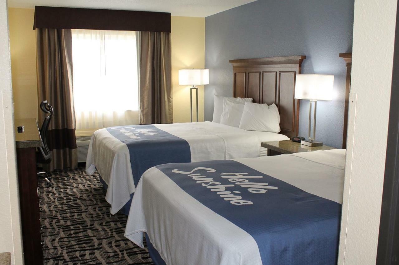 Days Inn By Wyndham Batavia Ohio Exterior photo